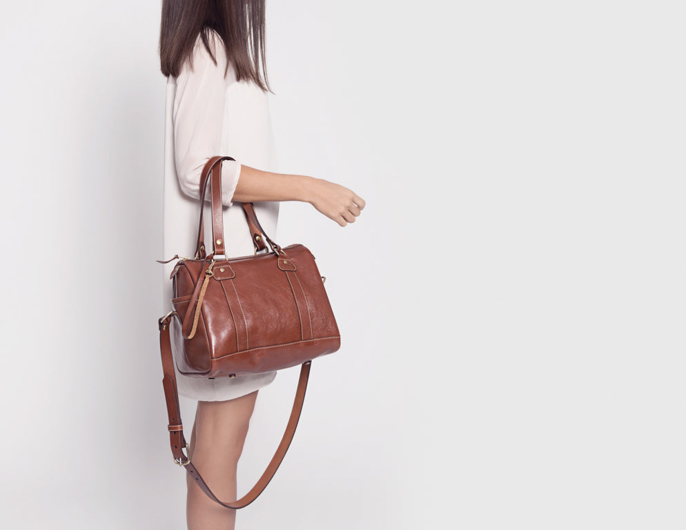 Shoulder bag Signature  Doctor brown leather bag made by hand in Canada Montreal by Kimberly Fletcher leather goods